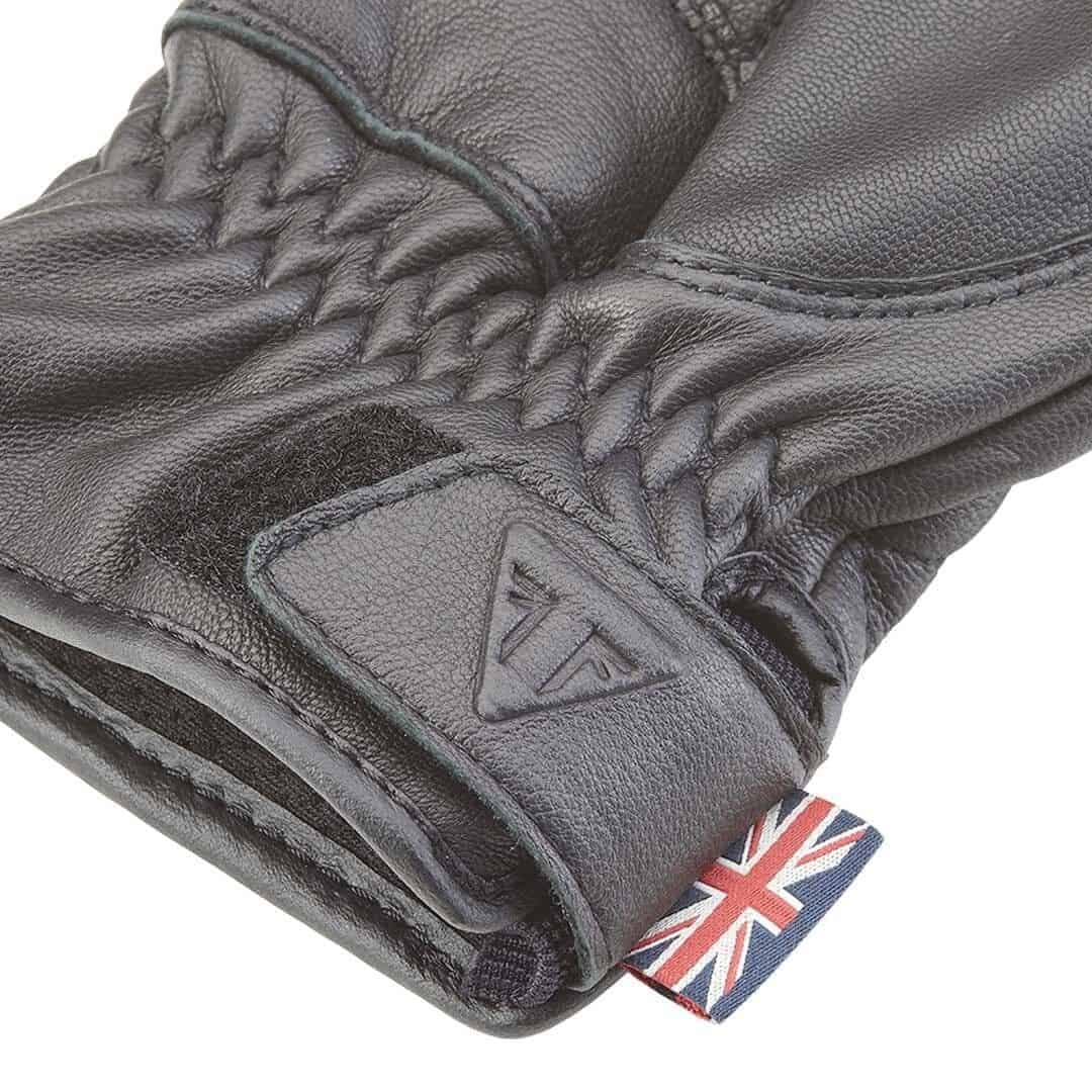 Guantes de cuero negro con protección integrada