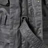 Chaqueta de moto negra de estilo urbano